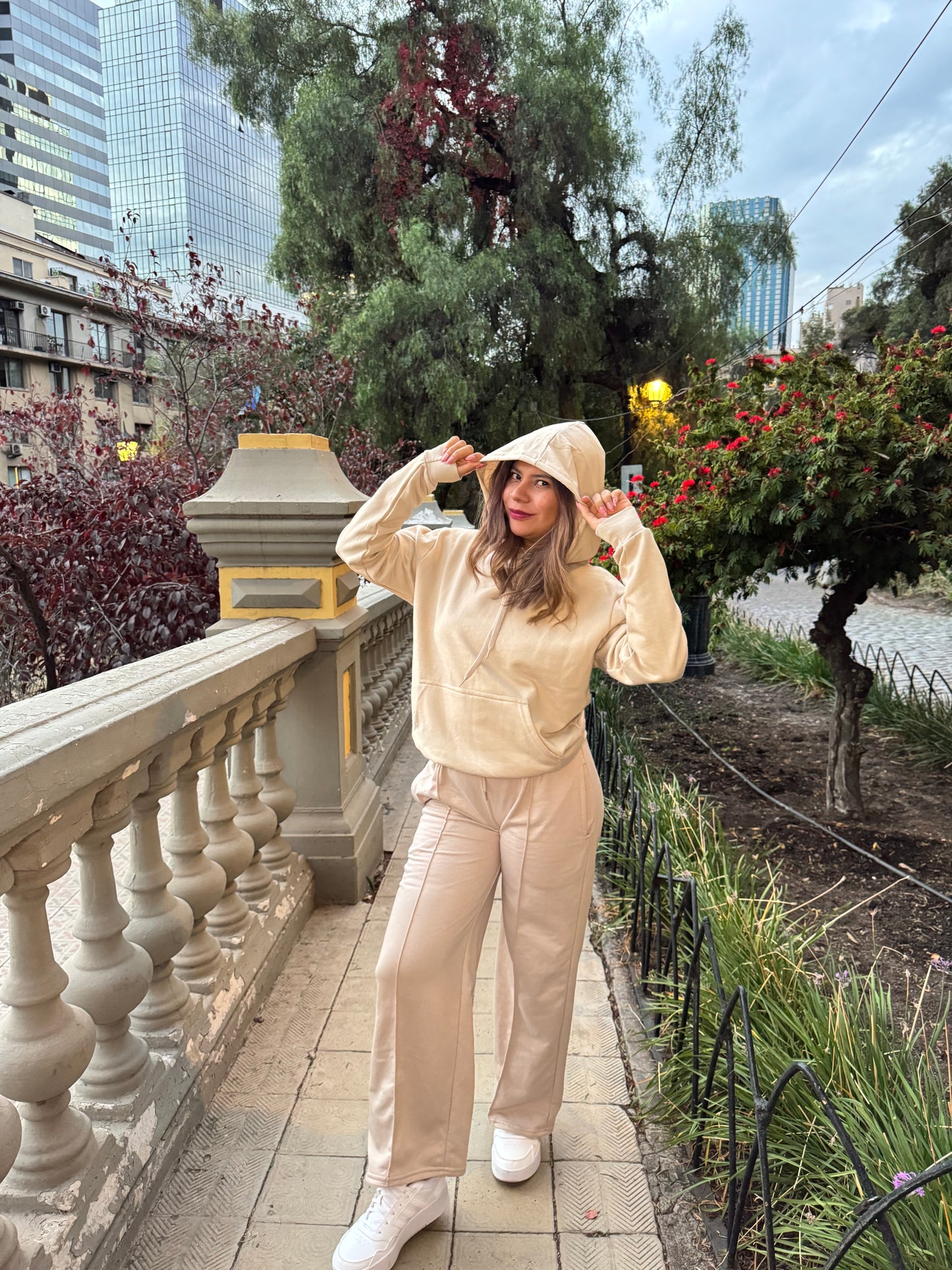 Polerón Canguro de Algodón Beige 💛