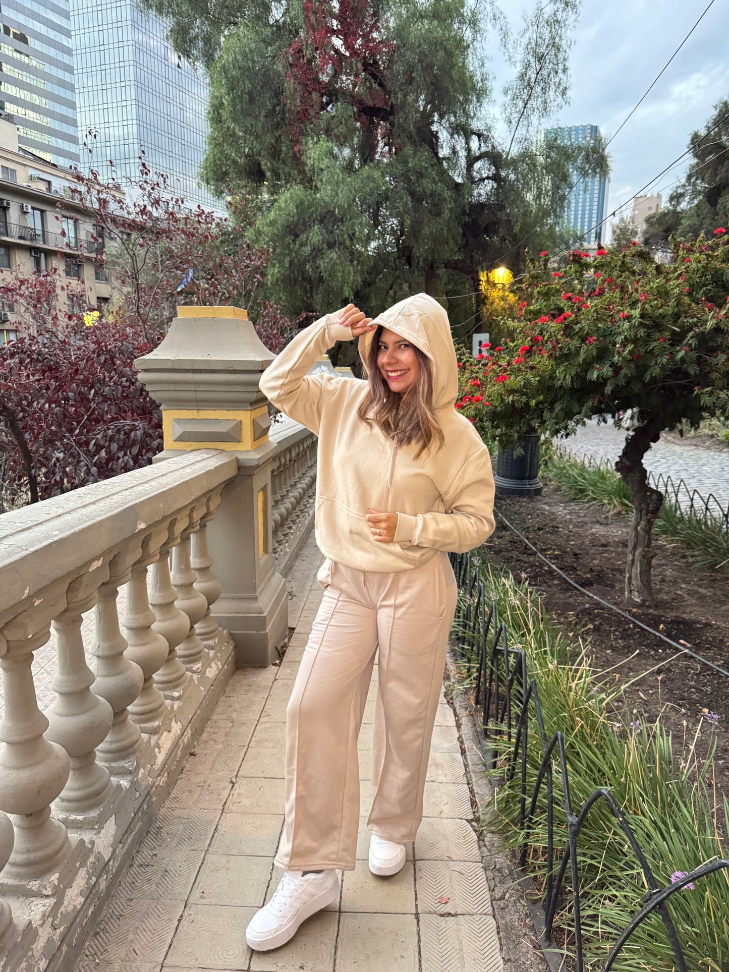 Polerón Canguro de Algodón Beige 💛