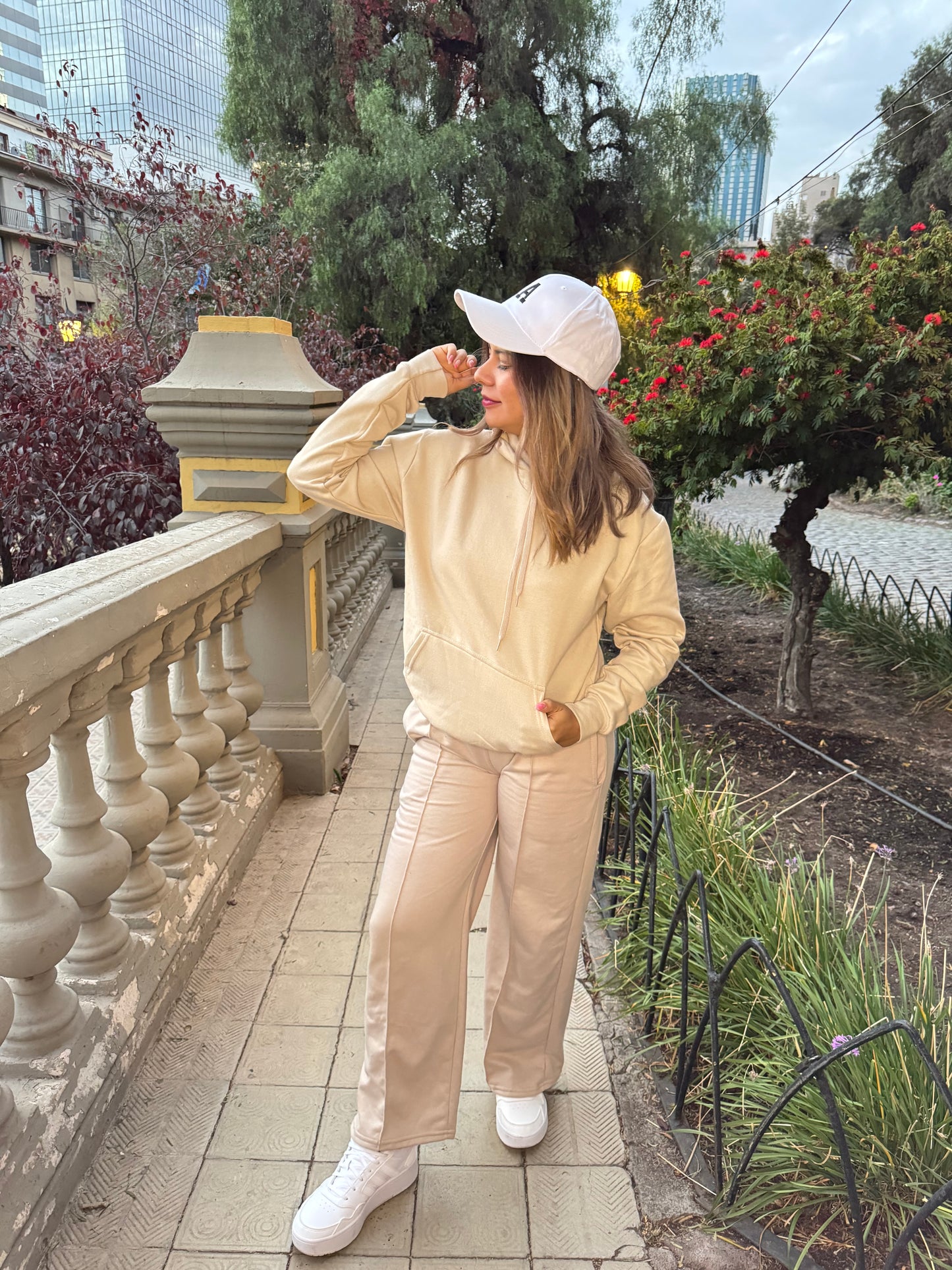Polerón Canguro de Algodón Beige 💛